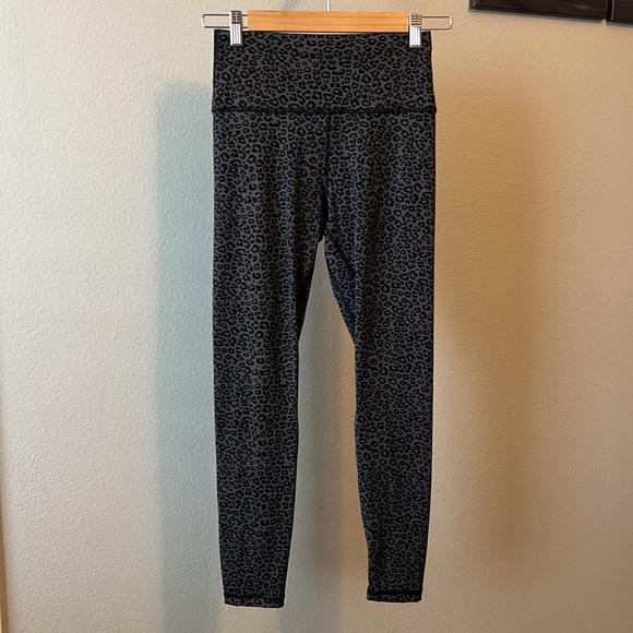 CAROVIA Women's Black/Grey Cheetah Print High Waisted Yoga Leggings Size Small - Picture 3 of 11